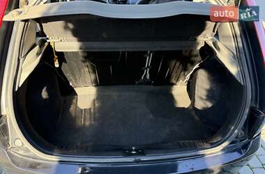 Хэтчбек Ford Fiesta 2002 в  фото 25 Хэтчбек Ford Fiesta 2002 в