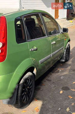 Хэтчбек Ford Fiesta 2006 в 