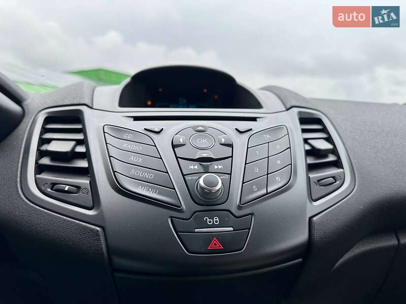Хетчбек Ford Fiesta 2015 в Києві