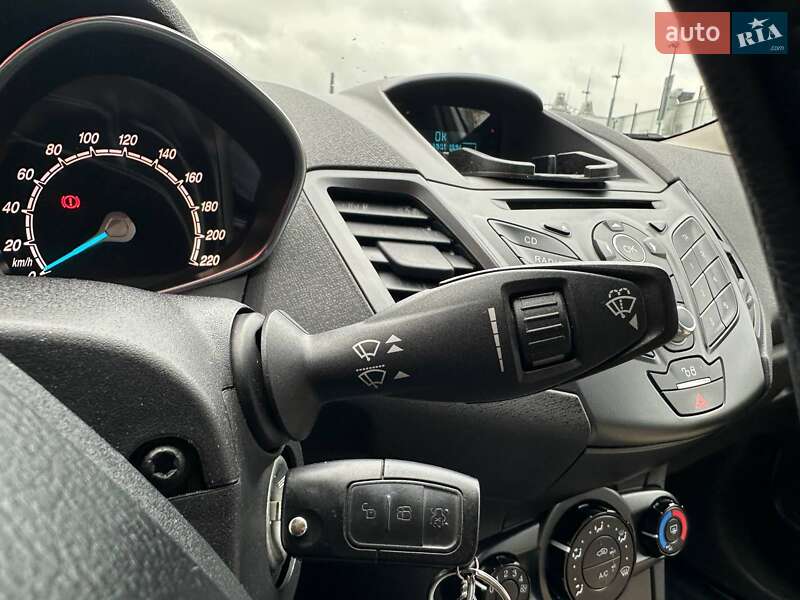 Хетчбек Ford Fiesta 2015 в Києві