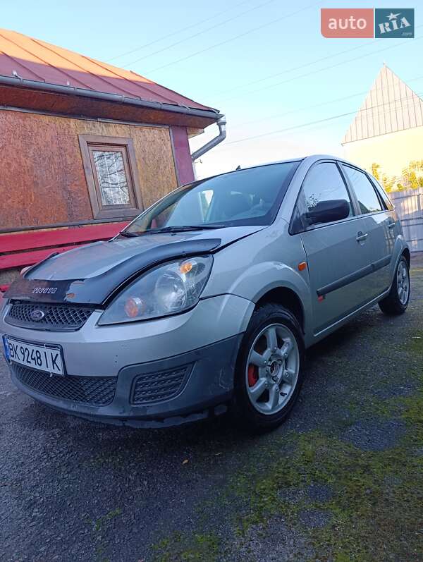 Хетчбек Ford Fiesta 2006 в Гощі