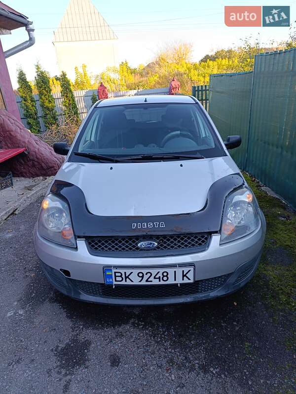 Хетчбек Ford Fiesta 2006 в Гощі