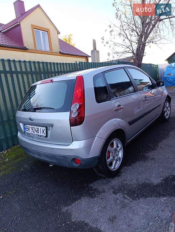 Хетчбек Ford Fiesta 2006 в Гощі