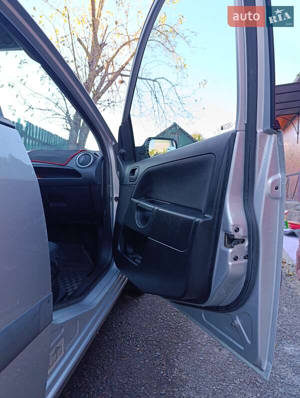 Хетчбек Ford Fiesta 2006 в Гощі