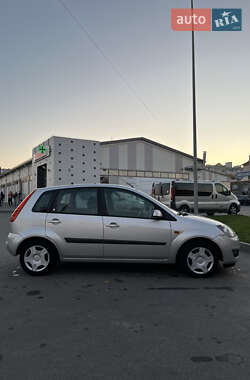 Хэтчбек Ford Fiesta 2005 в  фото 12 Хэтчбек Ford Fiesta 2005 в