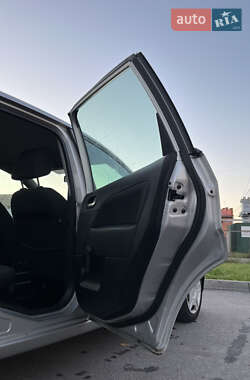 Хэтчбек Ford Fiesta 2005 в  фото 16 Хэтчбек Ford Fiesta 2005 в
