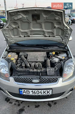 Хэтчбек Ford Fiesta 2005 в  фото 26 Хэтчбек Ford Fiesta 2005 в