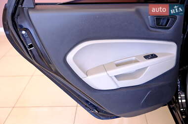 Хэтчбек Ford Fiesta 2018 в 