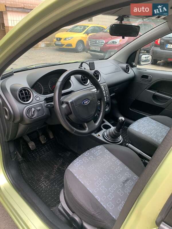 Хетчбек Ford Fiesta 2005 в Києві