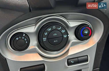 Седан Ford Fiesta 2018 в  фото 20 Седан Ford Fiesta 2018 в