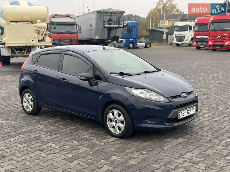 Хэтчбек Ford Fiesta 2012 в 