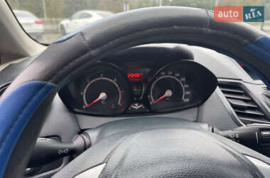 Хэтчбек Ford Fiesta 2012 в 
