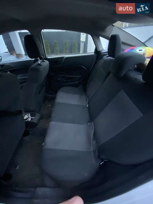 Седан Ford Fiesta 2018 в Ужгороді