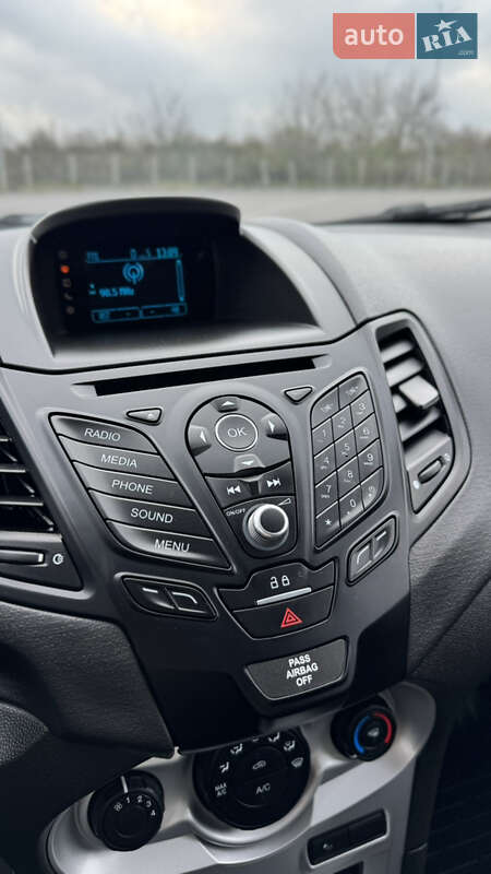 Седан Ford Fiesta 2016 в Виннице