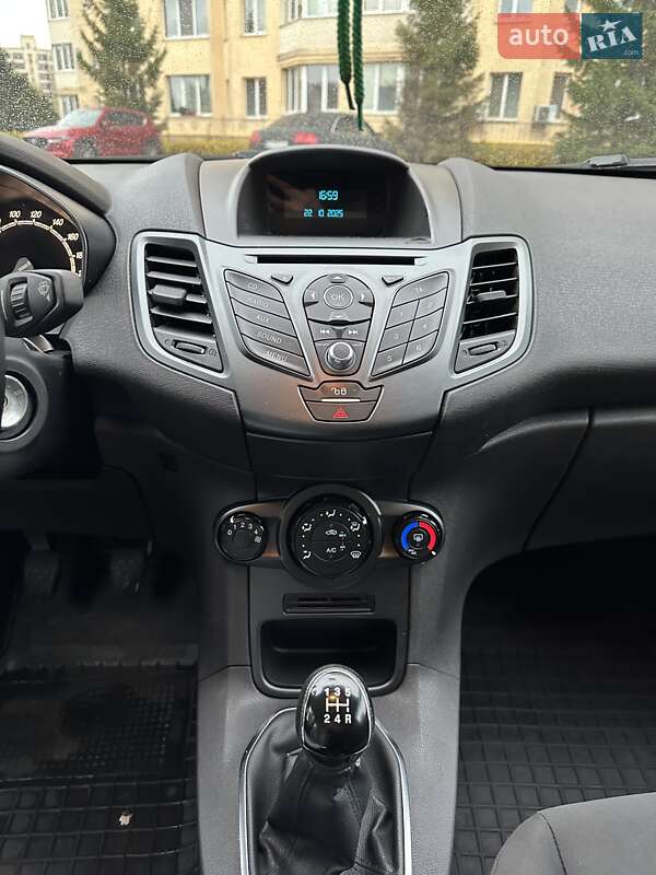 Хетчбек Ford Fiesta 2015 в Софіївській Борщагівці фото 8 Хетчбек Ford Fiesta 2015 в Софіївській Борщагівці