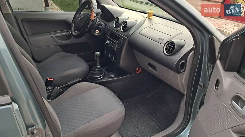 Хетчбек Ford Fiesta 2002 в Надвірній фото 17 Хетчбек Ford Fiesta 2002 в Надвірній