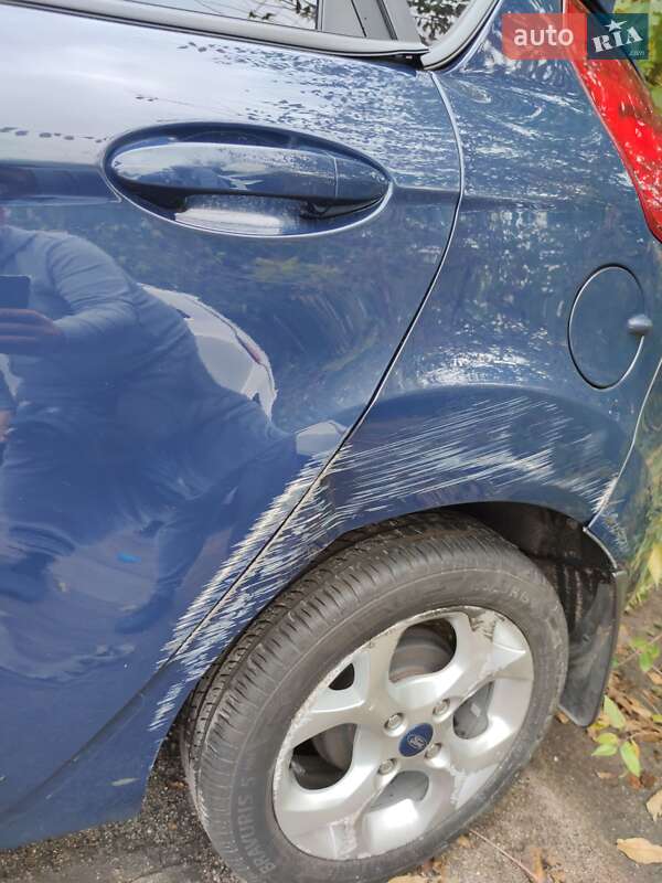 Хетчбек Ford Fiesta 2016 в Запоріжжі