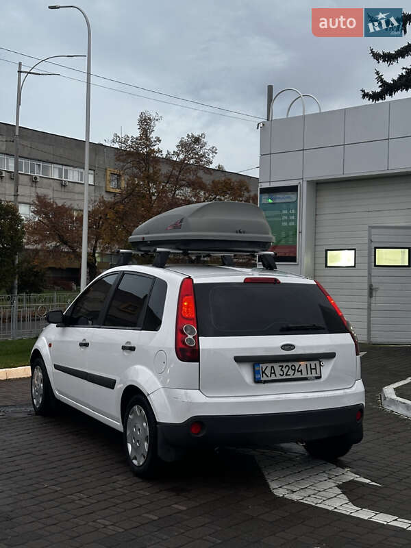 Хэтчбек Ford Fiesta 2007 в Киеве