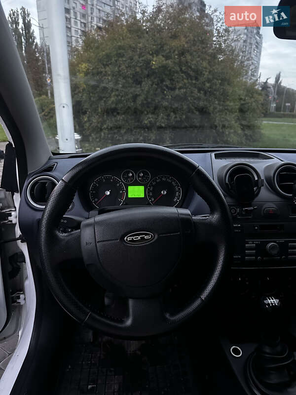 Хэтчбек Ford Fiesta 2007 в Киеве