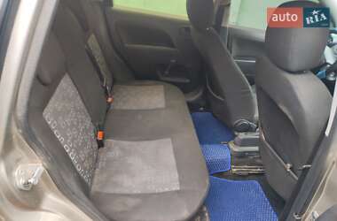 Хэтчбек Ford Fiesta 2004 в  фото 3 Хэтчбек Ford Fiesta 2004 в