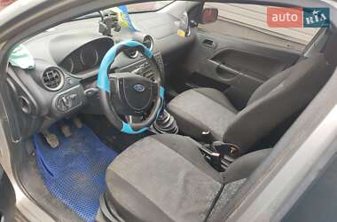Хэтчбек Ford Fiesta 2004 в  фото 7 Хэтчбек Ford Fiesta 2004 в