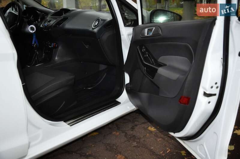 Хэтчбек Ford Fiesta 2013 в Полтаве фото 13 Хэтчбек Ford Fiesta 2013 в Полтаве
