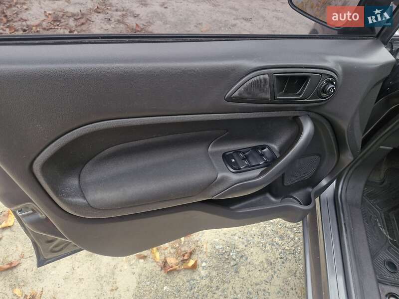 Седан Ford Fiesta 2016 в Києві фото 3 Седан Ford Fiesta 2016 в Києві