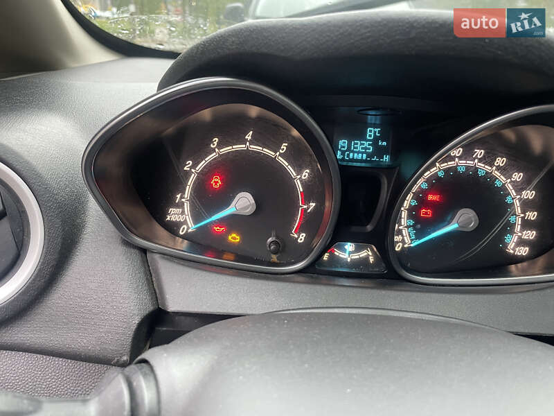 Хетчбек Ford Fiesta 2016 в Києві