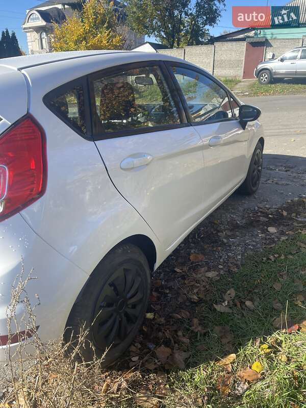 Хетчбек Ford Fiesta 2016 в Києві
