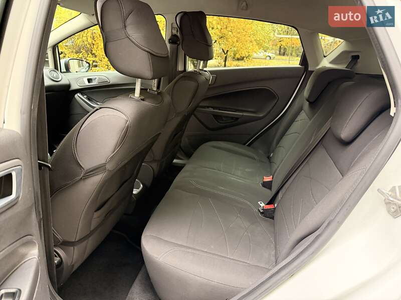 Хетчбек Ford Fiesta 2013 в Дніпрі