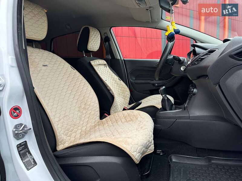 Хэтчбек Ford Fiesta 2015 в Киеве фото 12 Хэтчбек Ford Fiesta 2015 в Киеве