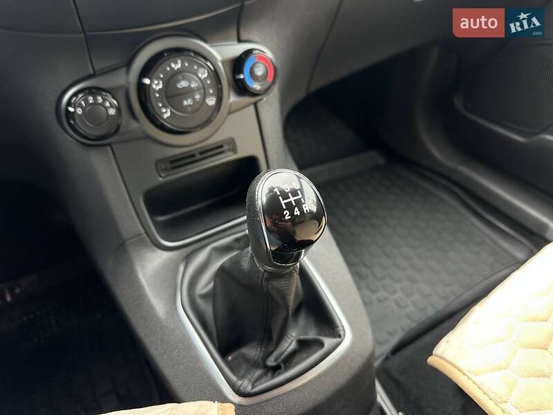 Хэтчбек Ford Fiesta 2015 в Киеве фото 24 Хэтчбек Ford Fiesta 2015 в Киеве