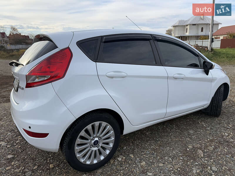 Хетчбек Ford Fiesta 2011 в Чернівцях