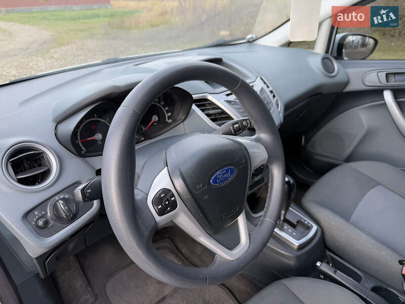 Хетчбек Ford Fiesta 2011 в Чернівцях