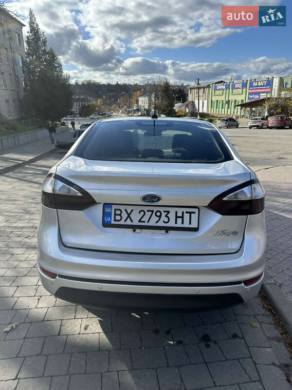 Седан Ford Fiesta 2013 в Городке