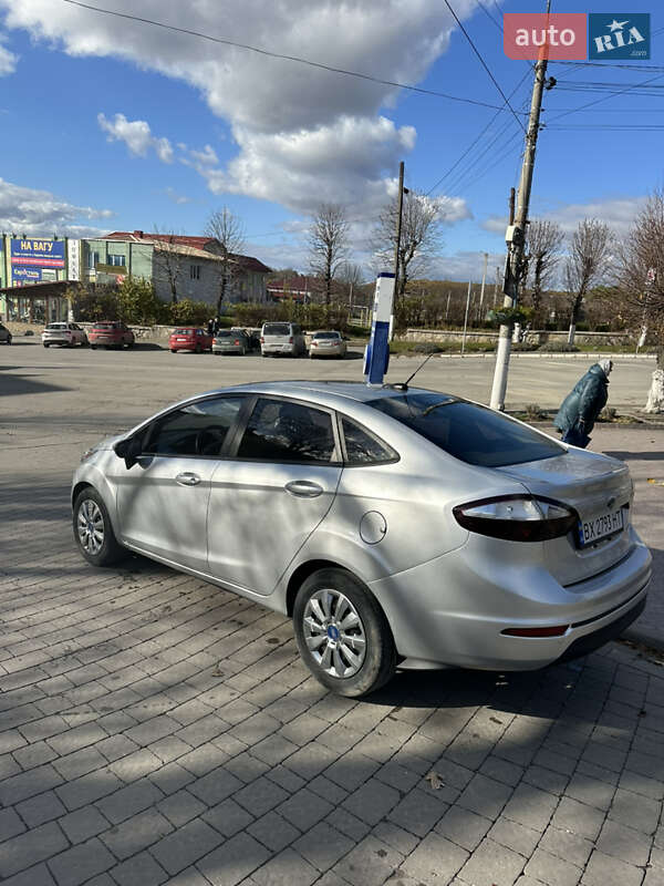 Седан Ford Fiesta 2013 в Городке
