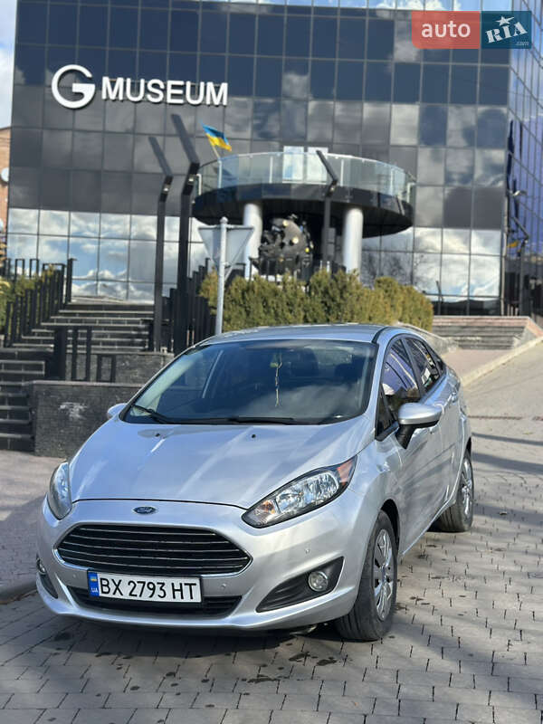 Седан Ford Fiesta 2013 в Городке