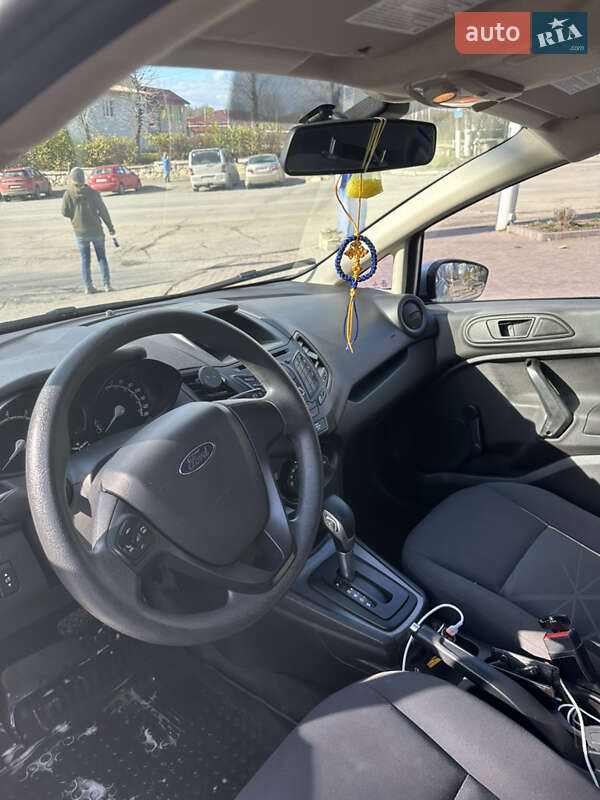 Седан Ford Fiesta 2013 в Городке