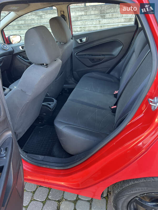 Хэтчбек Ford Fiesta 2016 в Снятине
