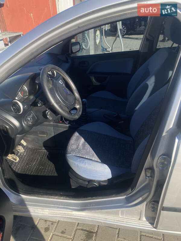 Хетчбек Ford Fiesta 2005 в Дрогобичі фото 2 Хетчбек Ford Fiesta 2005 в Дрогобичі