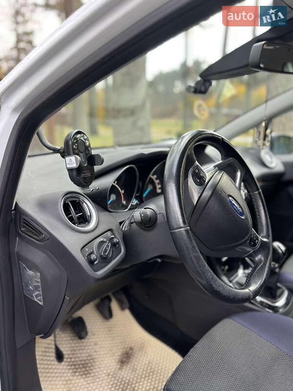 Хетчбек Ford Fiesta 2013 в Шепетівці фото 11 Хетчбек Ford Fiesta 2013 в Шепетівці