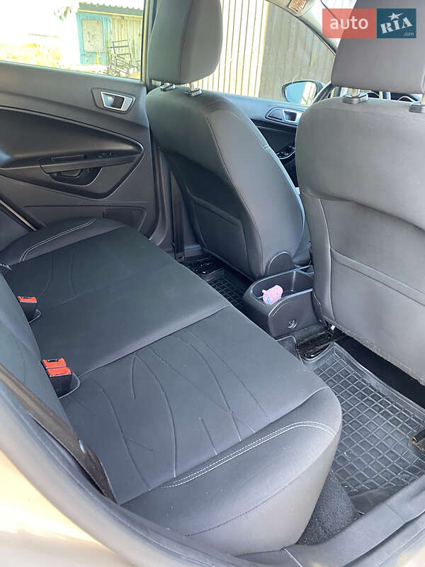 Хэтчбек Ford Fiesta 2016 в Киеве фото 14 Хэтчбек Ford Fiesta 2016 в Киеве