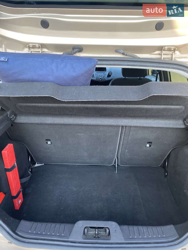 Хэтчбек Ford Fiesta 2016 в Киеве фото 18 Хэтчбек Ford Fiesta 2016 в Киеве