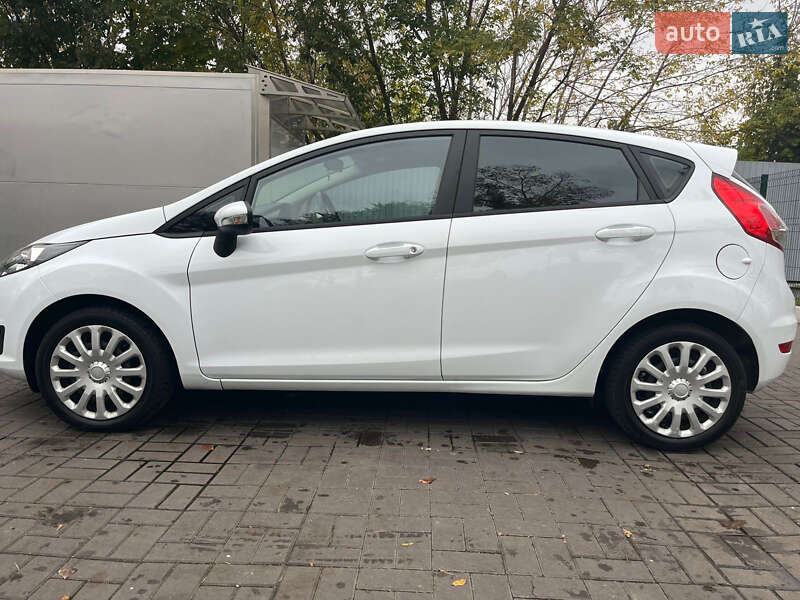 Хэтчбек Ford Fiesta 2016 в Киеве