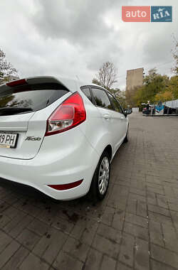 Хетчбек Ford Fiesta 2016 в Києві