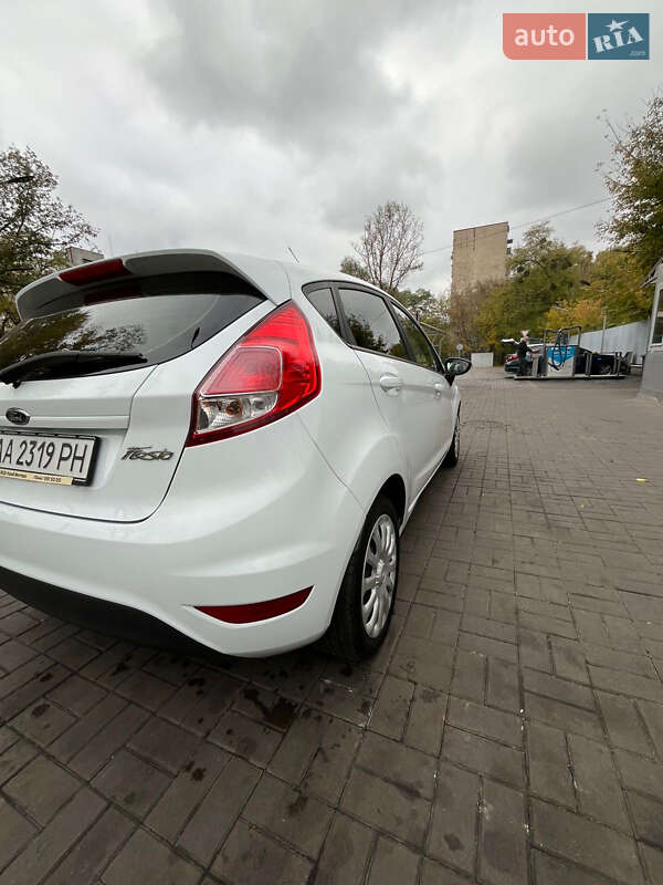Хэтчбек Ford Fiesta 2016 в Киеве