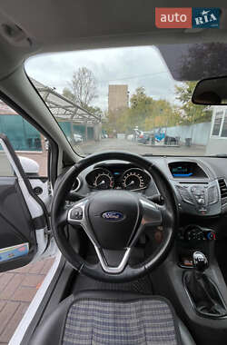 Хетчбек Ford Fiesta 2016 в Києві