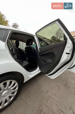 Хетчбек Ford Fiesta 2016 в Києві