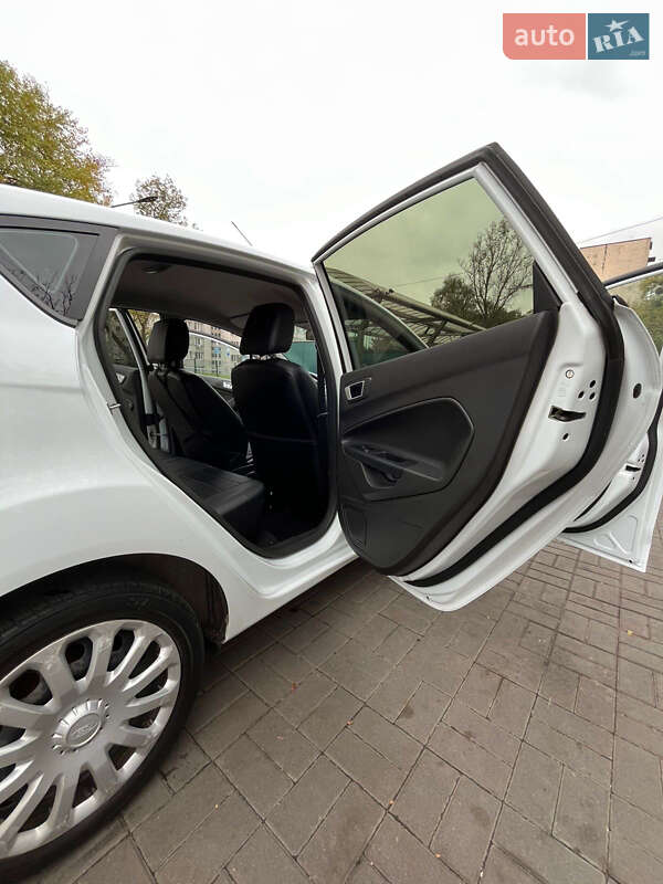 Хэтчбек Ford Fiesta 2016 в Киеве