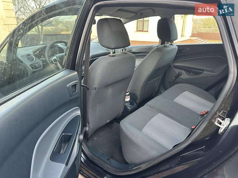Хэтчбек Ford Fiesta 2011 в Черновцах